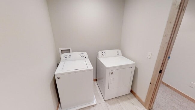 Building Photo - Spacious Townhome with Central Heat/Air - Two Car Garage, Fenced in Backyard! **EARLY BIRD PRICIN...