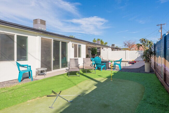 Building Photo - 4917 E Granada Rd