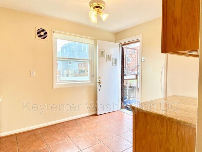 Building Photo - 5514 Chillum Pl NE