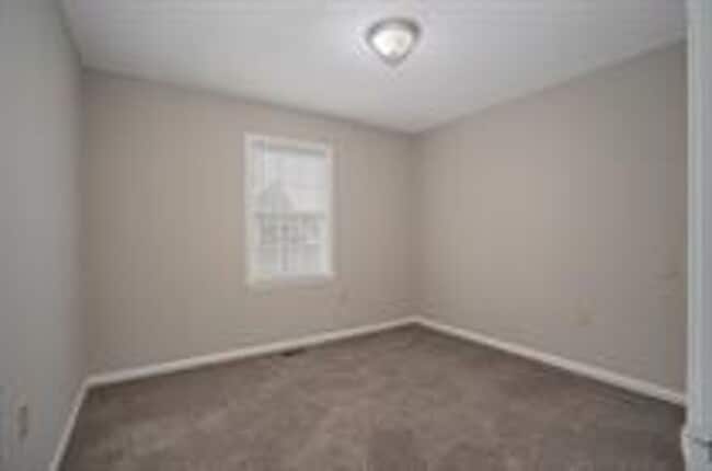 Building Photo - Brick 3 Bedroom 2 Bathroom Ranch