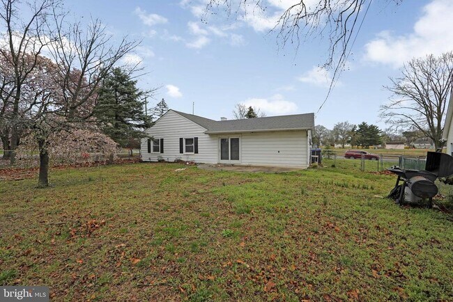 Building Photo - 2 S Sunset Rd