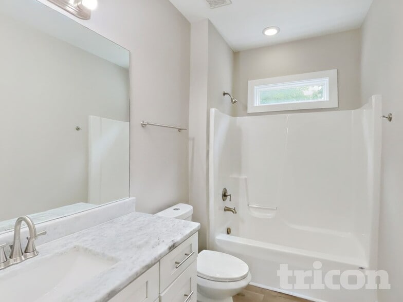 Building Photo - 1765 Bridgecrest Dr