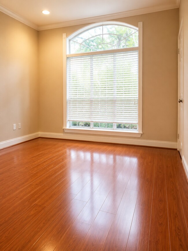 Building Photo - 14218 Swallowfield Dr