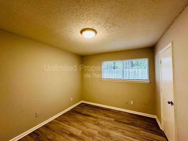 Building Photo - 211 Sunn Aire Ct