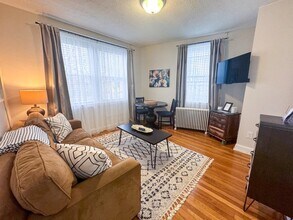 Building Photo - 1 bedroom in Brookline MA 02446