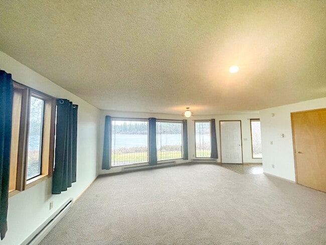 Building Photo - One-Bedroom, One-Bathroom Waterfront Home for Rent