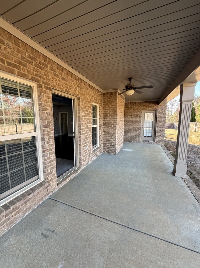 Building Photo - 218 Woodgrove Dr NW