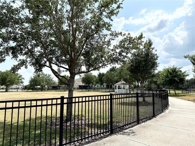 Building Photo - 6268 Great Bear Dr