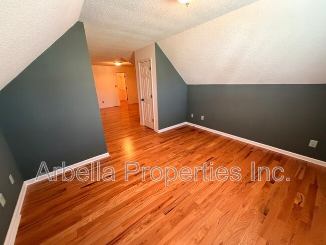 Building Photo - 215 Radford Dr