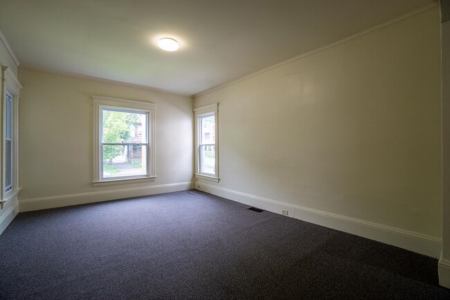 Building Photo - 204 Harvard Pl