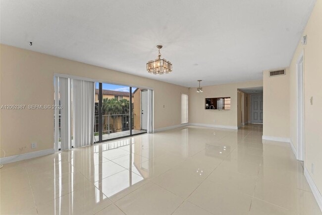 Building Photo - 430 Commodore Dr