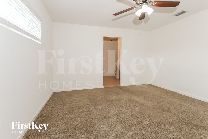 Building Photo - 1549 SW Fresno Rd