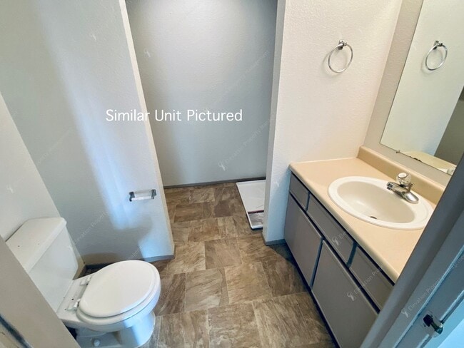 Building Photo - 2810 NE Mesa Ct