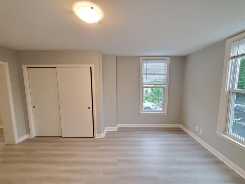 Building Photo - 146 Highland Ave