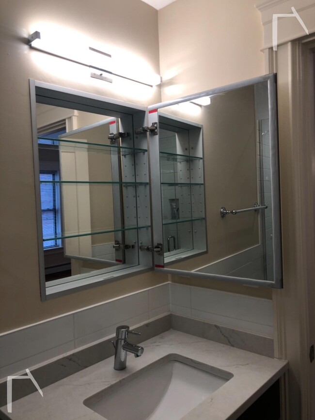 Building Photo - 871 Beacon St
