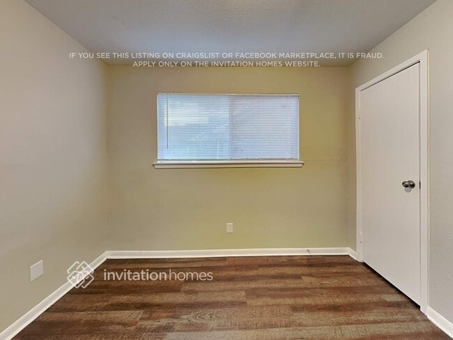 Building Photo - 743 S Iowa Ave