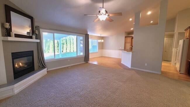 Building Photo - 2130 Strauss Ct E