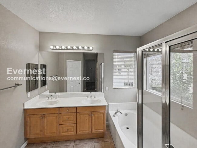 Building Photo - 1090 Azalea Ln