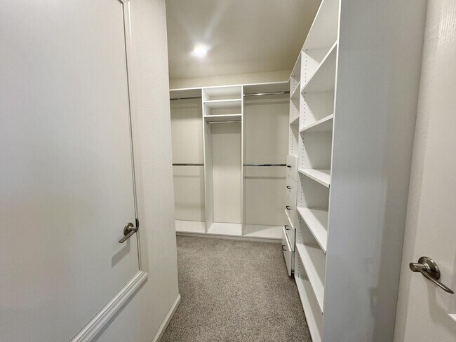 Building Photo - 202 Agustin Narvaez St