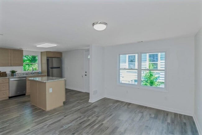 Building Photo - 204 Mill St