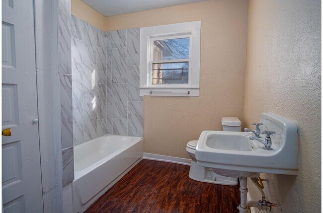 Building Photo - Great Home So Close to Downtown!