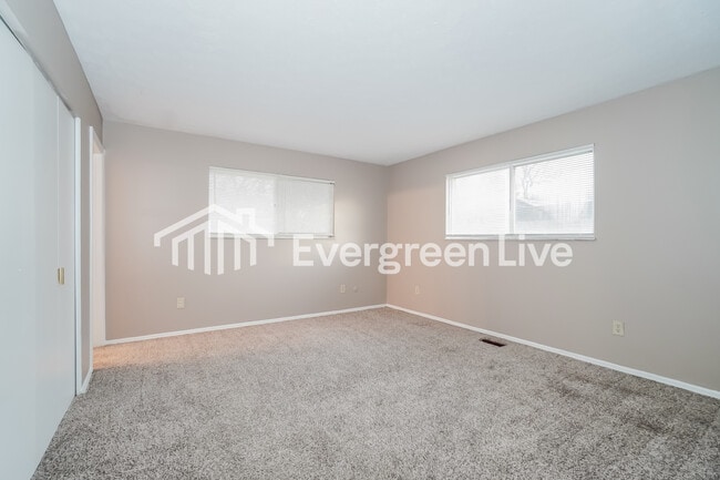 Building Photo - 672 Liberty Ln