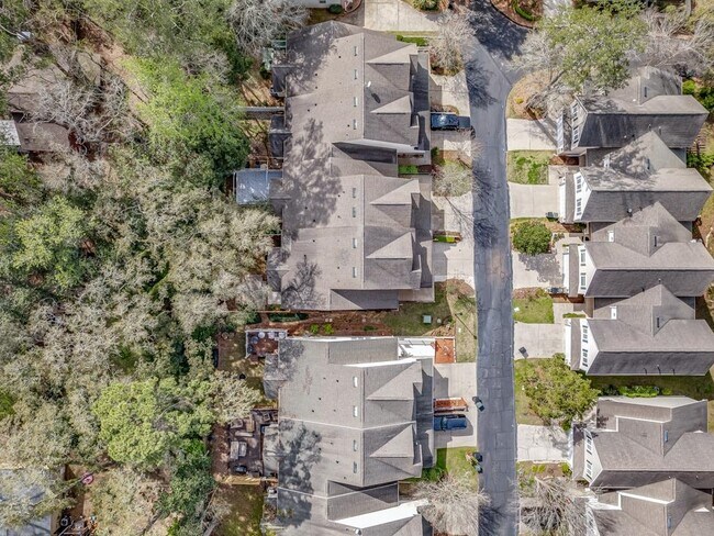 Building Photo - 1633 Cross Pointe Way