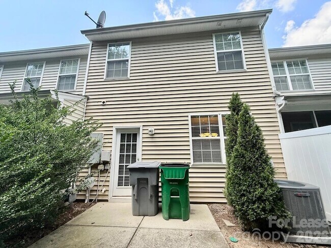 Building Photo - 11257 Lions Mane St