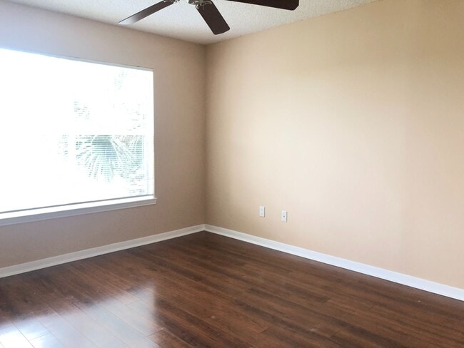 Building Photo - 717 Secret Harbor Ln