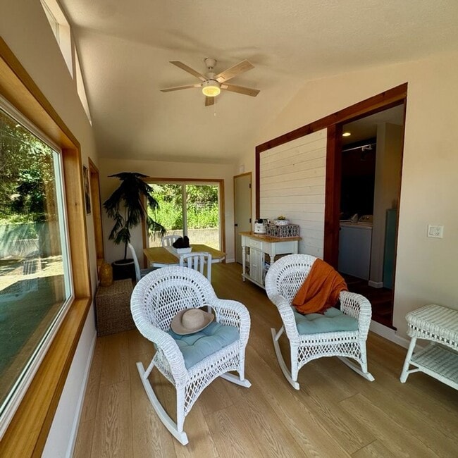 Building Photo - Beautiful lakeview home for rent