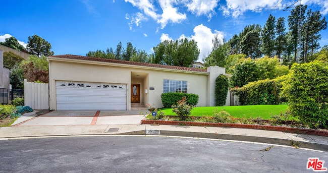 Building Photo - 2925 Dona Susana Dr