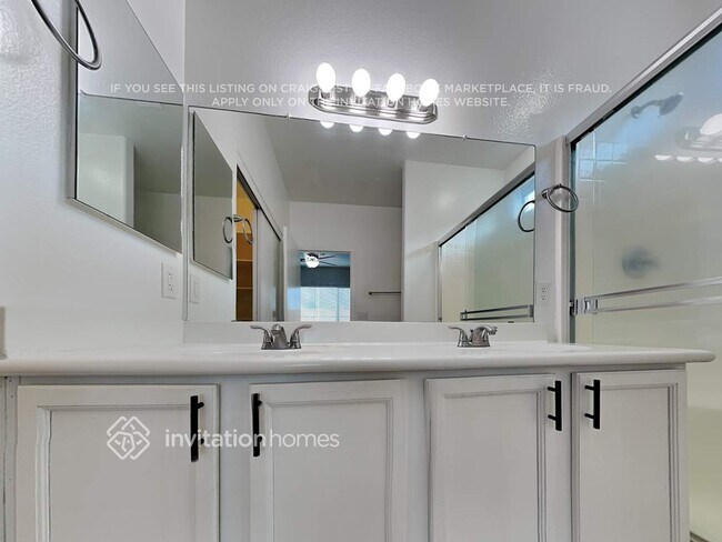 Building Photo - 10908 E Boston St