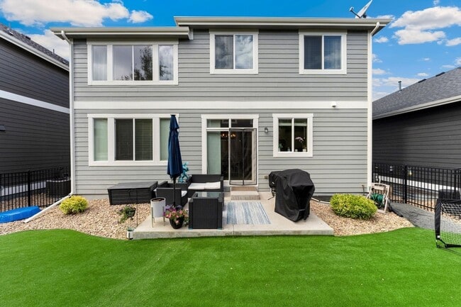 Building Photo - Evolve Real Estate: Evolve Real Estate: Meticulous Executive 4 Bedroom Plus Den Plus Finished Bas...