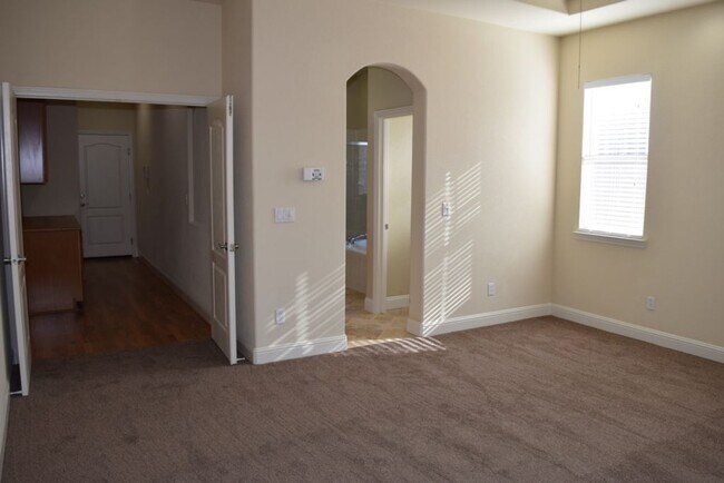 Building Photo - 2768 Westview Dr