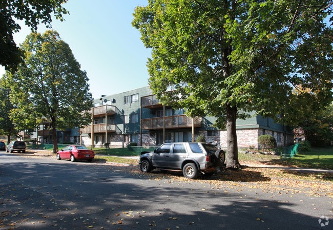 Building Photo - Eat Street Flats