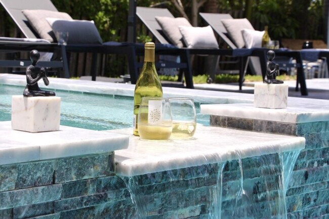 Building Photo - 834 SW 14th Ct