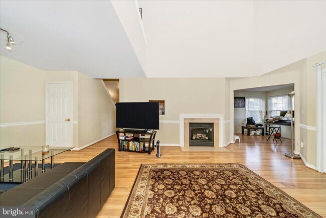 Building Photo - 6520 Lake Park Dr