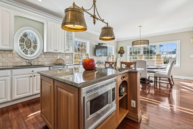 Building Photo - 23 Meadow Ln