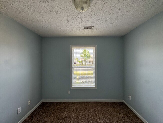 Building Photo - Charming 3 Bed 2 Bath Home with Bonus Room