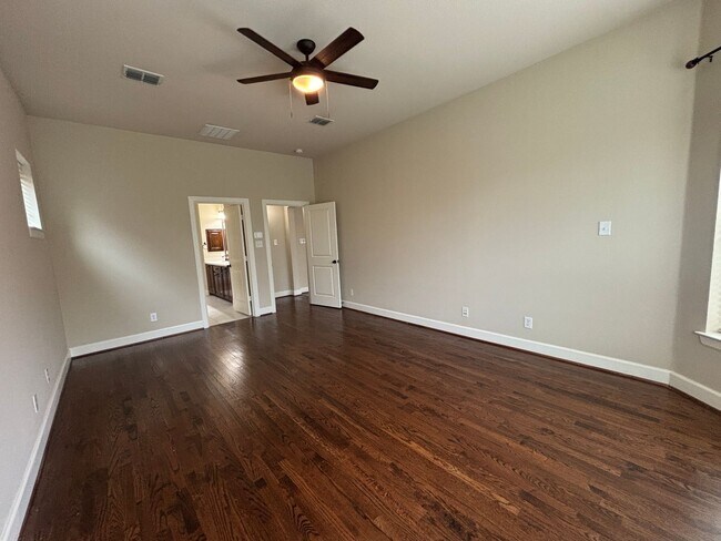 Building Photo - 5 BR/4BA | Updated Single Family Home | 2-Car Garage | Gated backyard