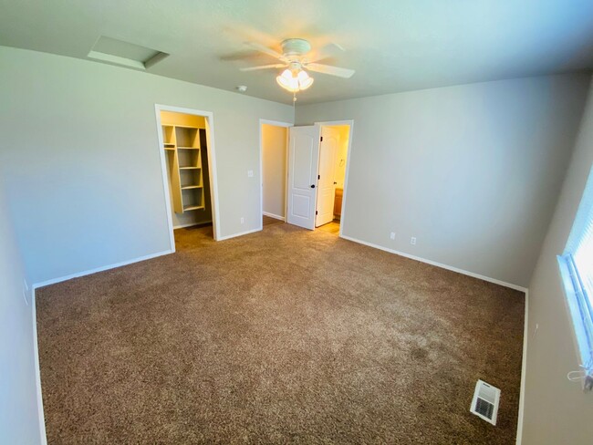 Building Photo - Wonderful Pet Friendly Home in Nampa!