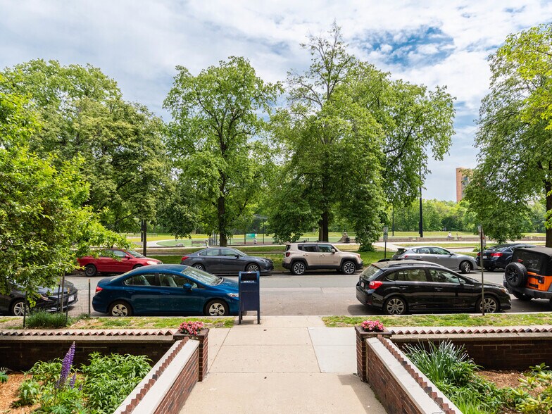 Building Photo - 131 Park Dr