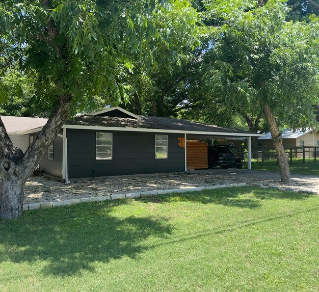 Primary Photo - 2167 Gruene Rd