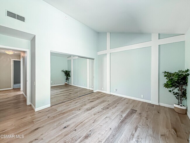 Building Photo - 360 N Greenmeadow Ave
