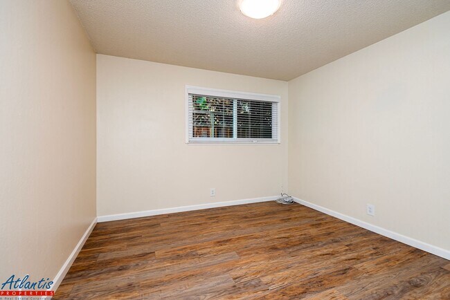 Building Photo - 768 Calderon Ave