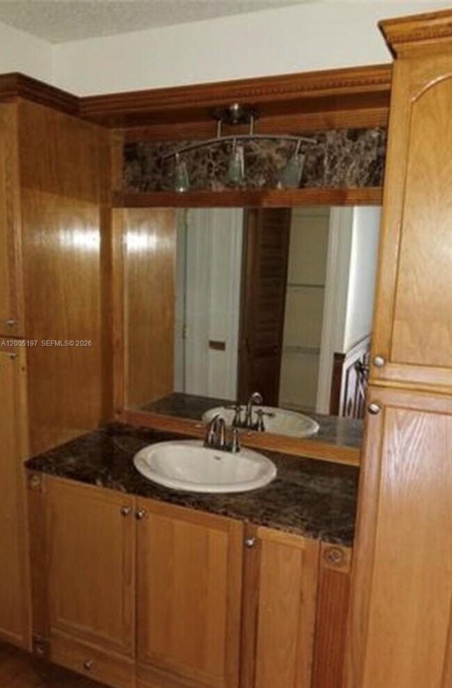 Building Photo - 309 Lakeview Dr
