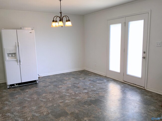 Building Photo - 15251 Tyler Mill Dr