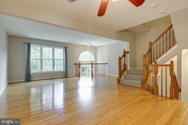 Building Photo - 6213 Stratford Ct