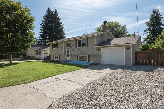 Primary Photo - 3 Bedroom 2 Bath home with unique charm ri...