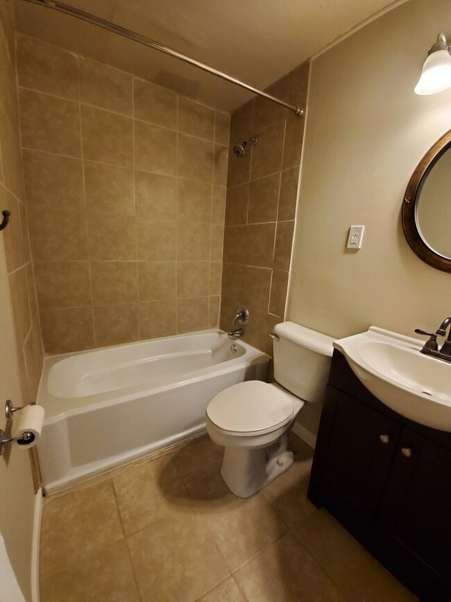 Building Photo - 4 Bedroom 1 Bath Home